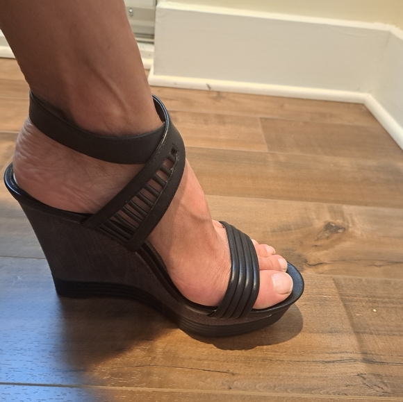 Gianni Bini sandals. - Picture 6 of 8